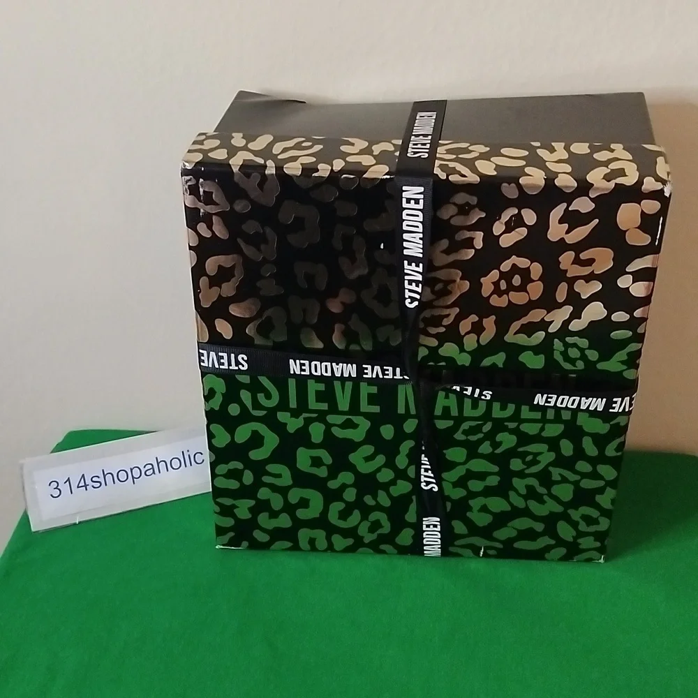 Steve Madden Plaid Scarf In Gift Box